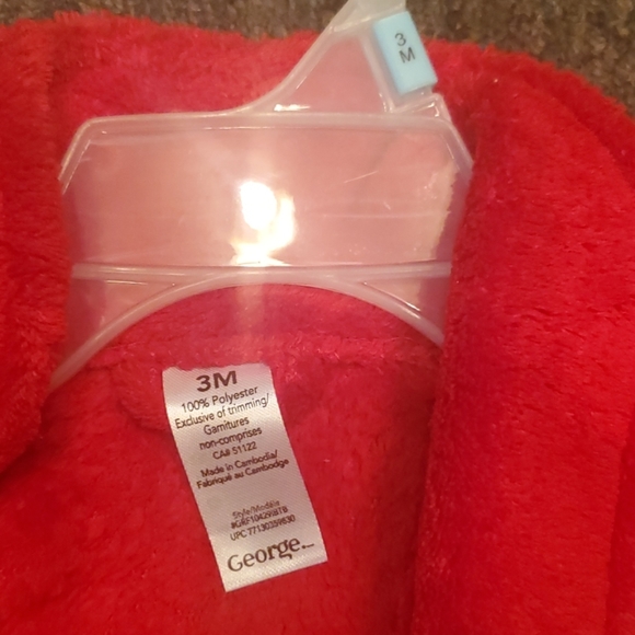 Robe - Picture 3 of 5